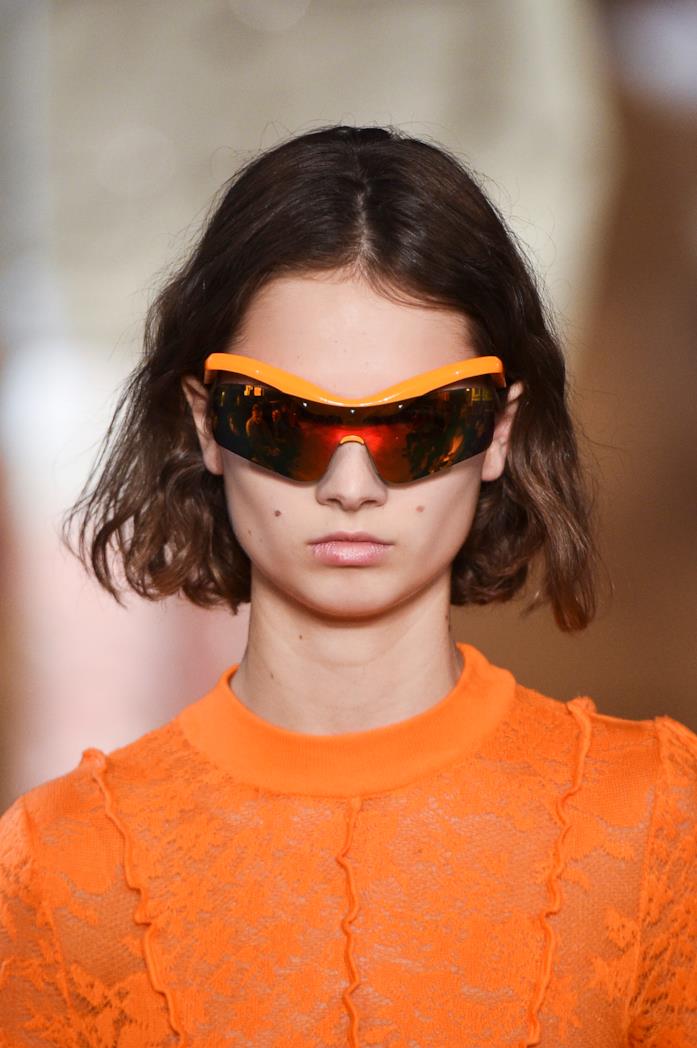 Occhiali da sole Stella McCartney - S/S 2019 Modella che indossa occhiali Stella McCartney alla S/S 2019