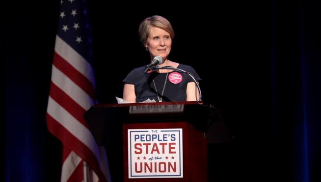 Cynthia Nixon candidata come governatrice di New York Cynthia Nixon tiene un discorso politico