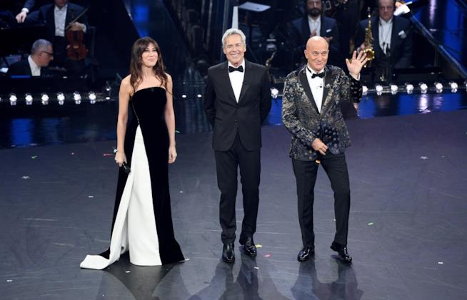 Il look di Claudio Bisio a Sanremo 2019, per la prima serata Bisio, Raffaele e Baglioni a Sanremo 2019