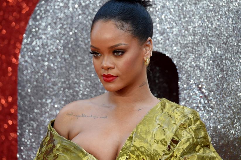 Rihanna in topless per il Black Friday di Savage x Fenty Rihanna