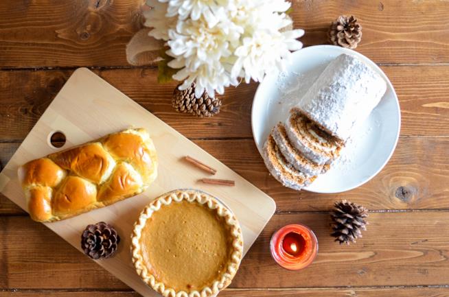 Come preparare i dolci di Natale Dolci di Natale su un tavolo