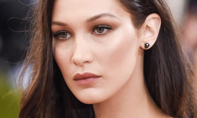 Bella Hadid in un servizio fotografico di Vogue Bella Hadid nello shooting di Vogue