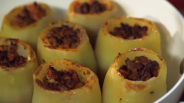 Patate ripiene di nonna Franca con ragù di carne Patate ripiene di nonna Franca