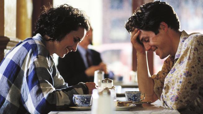 Le 15 frasi più belle delle commedie romantiche Una scena da Quattro Matrimoni e Un Funerale