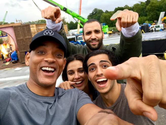 Aladdin, il live action: è polemica per il trucco di alcune comparse bianche Il cast di Aladdin