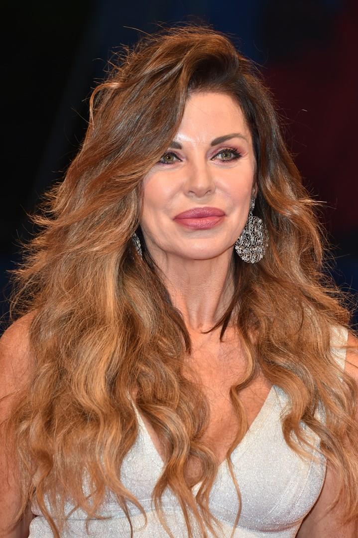 Alba Parietti si mostra in bikini a Ibiza Alba Parietti primo piano
