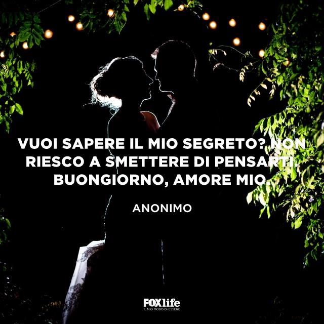 Frase non posso smettere di pensarti Coppia in procinto di baciarsi