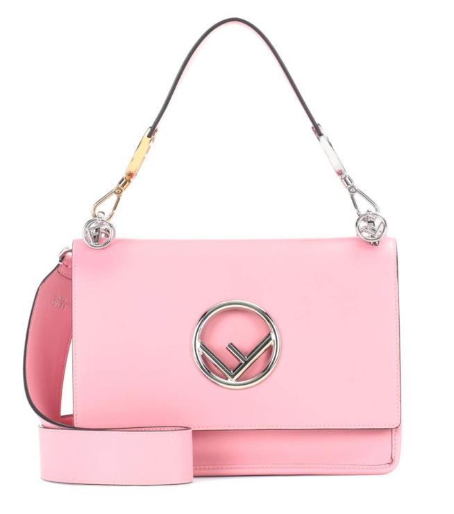 Fendi leather shoulder bag Una borsa della nuova collezione di Fendi