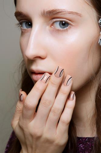 Nail art grafica Nail art grafica in contrasto