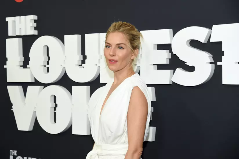Sienna Miller sul red carpet Sienna Miller sul red carpet di The Loudest Voice