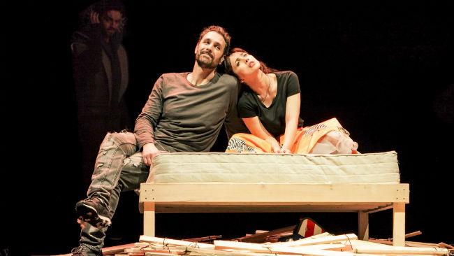 Una scena di Due Raoul Bova e Chiara Francini in Due