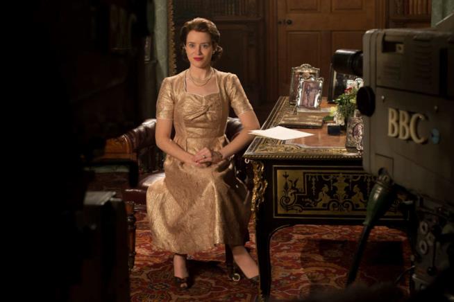 The Crown: Harry e Meghan Markle sono fan della serie Una scena di The Crown con Claire Foy
