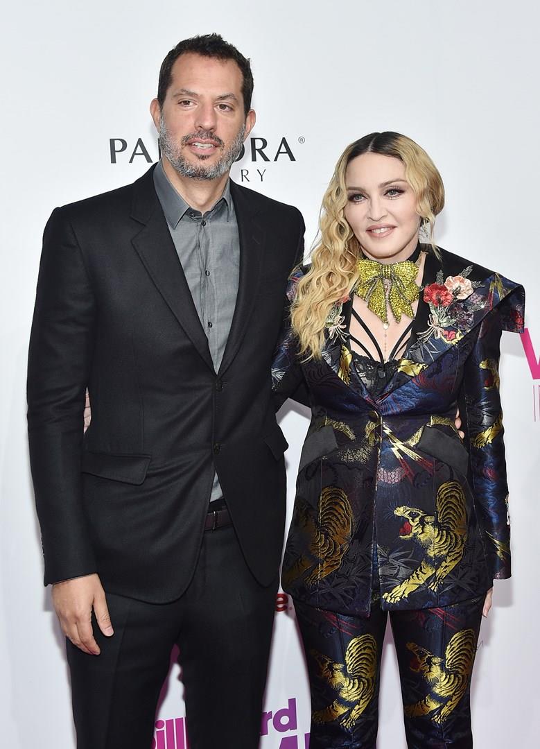Attentato di Christchurch: la reazione delle star Guy Oseary e Madonna