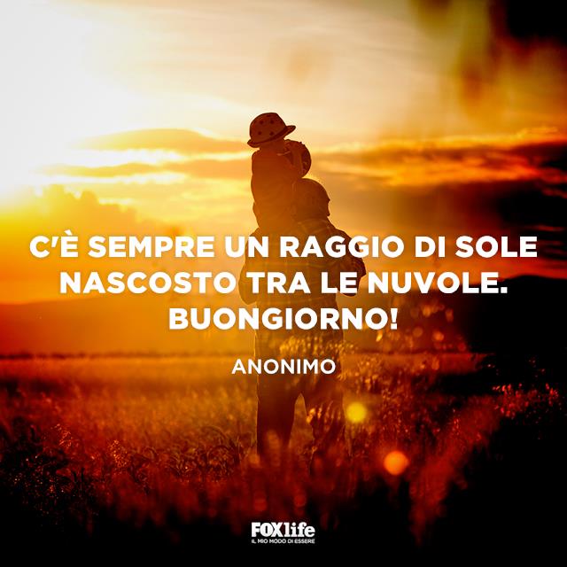 C'è sempre un raggio di sole nascosto tra le nuvole. Buongiorno! C'è sempre un raggio di sole nascosto tra le nuvole. Buongiorno!