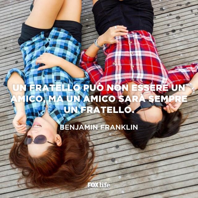 Frase Franklin Ragazze sdraiate su un pontile