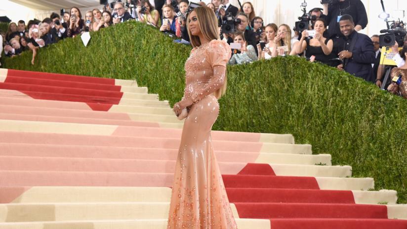 Beyoncé, svelati i segreti per avere un corpo perfetto: dall'alimentazione allo sport... Beyoncé durante un evento.