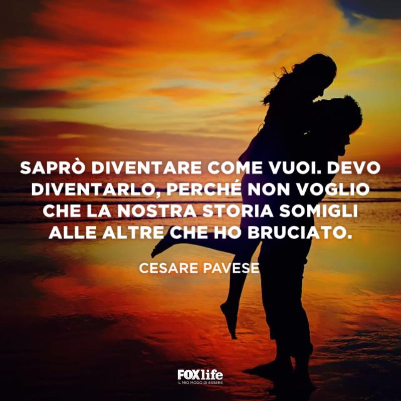 Frase divento quello che vuoi Coppia abbracciata in riva al mare