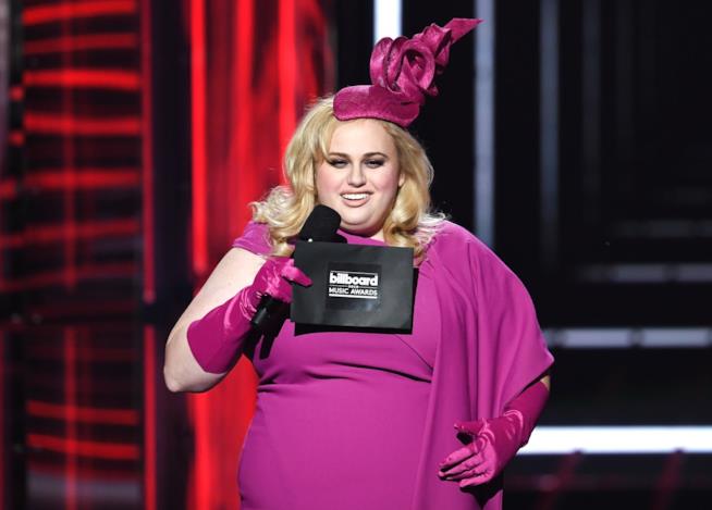 Rebel Wilson ai Billboard Music Awards 2018 Rebel Wilson sul palco dei Billboard Music Awards 2018
