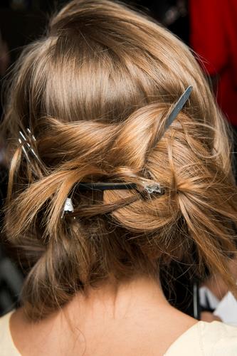 Capelli castani con riflessi Capelli castani raccolti