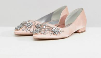 Ballerine decorate a pianta larga