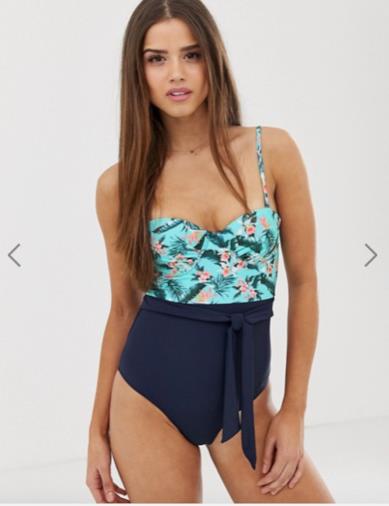 Costume intero con cintura