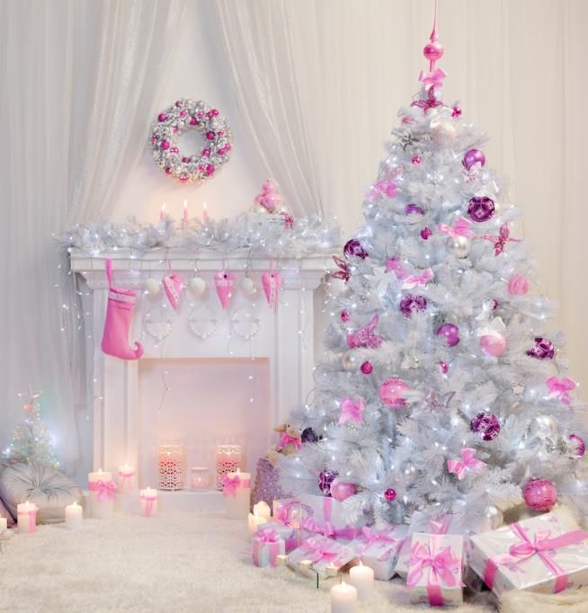 Albero di natale: i consigli per sceglierlo e decorarlo Albero di natale con mensole