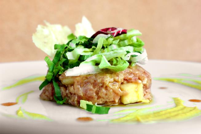 Tartare di manzo alle mele con tabasco e senape Ricetta Ricetta per la tartare di manzo alle mele