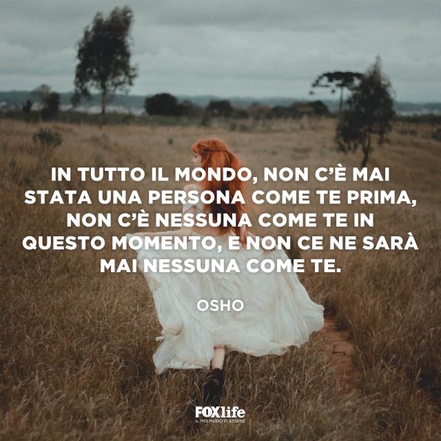 Citazione Osho Donna corre in un sentiero di campagna