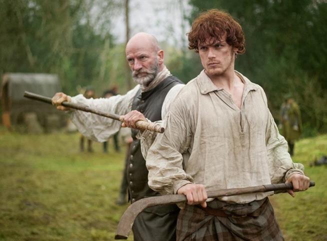 Jamie Fraser e Dougal MacKenzie di Outlander arrivano in Italia per la JIBLAND convention Jamie Fraser e Dougal MacKenzie in uno scatto di scena di Outlander