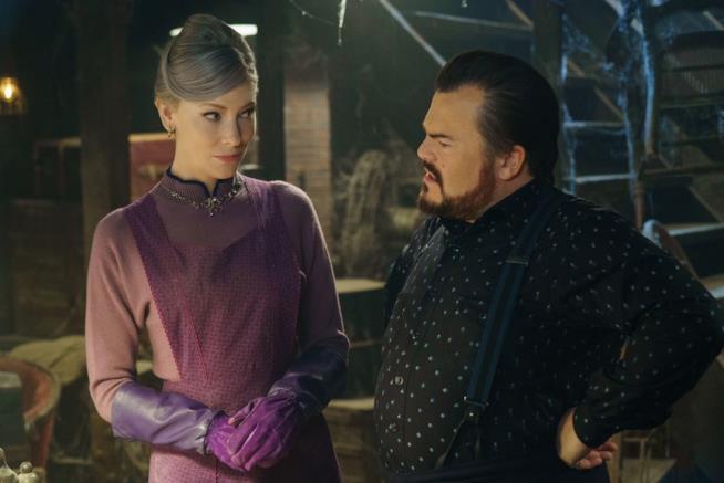 Cate Blanchett e Jack Black bizzarri stregoni alle prese con il cattivo Kyle MacLachlan Cate Blanchett e Jack Black in una immagine tratta dal film I mistero della casa del tempo