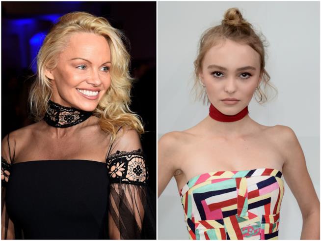 Lily-Rose Depp posa di nuovo in topless, stavolta c'è anche Pamela Anderson Pamela Anderson e Lily-Rose Depp