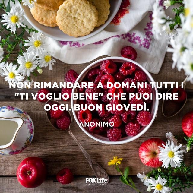Frase sul buongiorno Tavola imbandita per la colazione