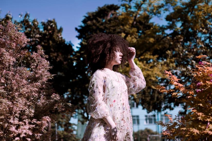 Capelli corti e ricci Capelli corti e ricci in stile afro