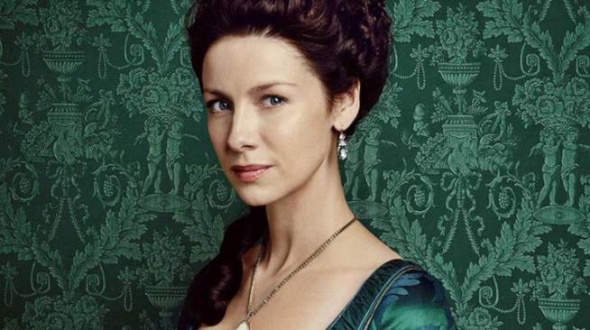 Il cast completo della seconda stagione di Outlander viene mostrato in queste nuove foto promozionali Claire Randalf nell'immagine promozionale di Outlander 2