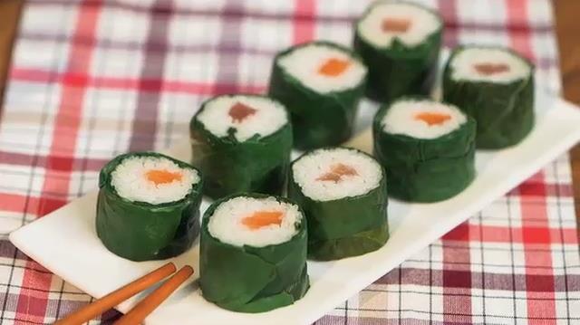 Giallo Zafferano ci mostra il Sushi all'italiana con tonno e salmone crudi Sushi all'italiana