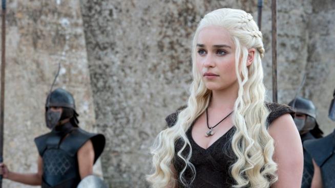 Emilia Clarke e i capelli rovinati Un'immagine di Khaleesi