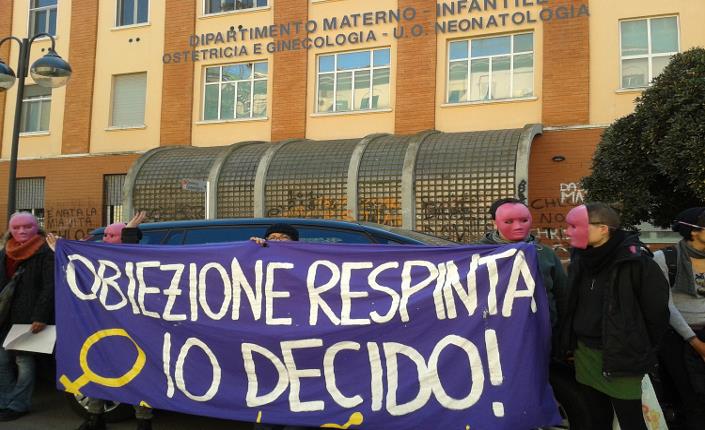 Manifestazione a Roma contro obiettori di coscienza Manifestanti a Roma contro i troppi obiettori di coscienza