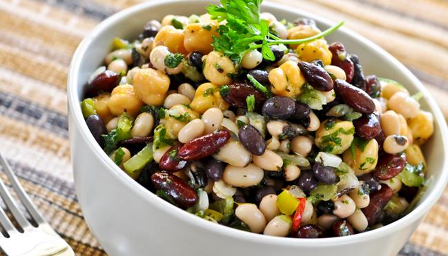 Insalata di fagioli: la ricetta con borlotti, cannelli e fagioli rossi e neri Insalata di fagioli