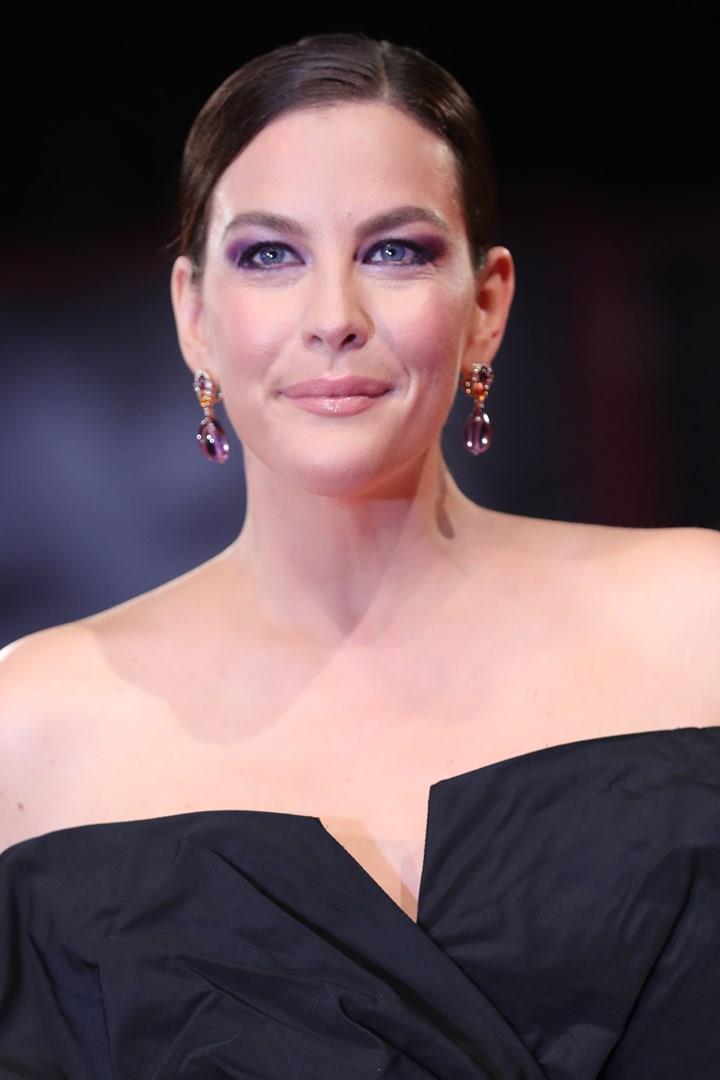 Liv Tyler in total black sul red carpet di Ad Astra Liv Tyler