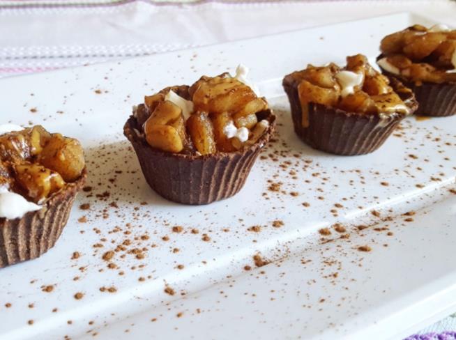 Cestini ripieni Dolcetti con crema e mele cotte