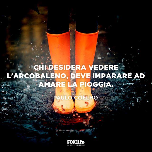Frase Coelho Dettaglio gambe di ragazza con stivali da pioggia