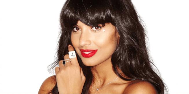 Jameela Jamil e #Iweigh Jameela Jamil in primo piano