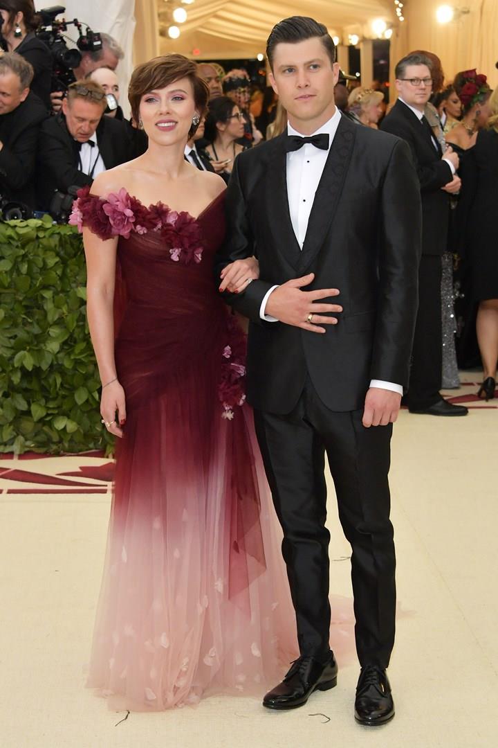Scarlett Johansson sceglie Marchesa per il MET Gala Scarlett Johansson con Colin Jost al MET Gala 2018