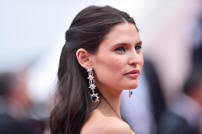 Bianca Balti Bianca Balti con capelli lunghi, lisci e raccolti dietro
