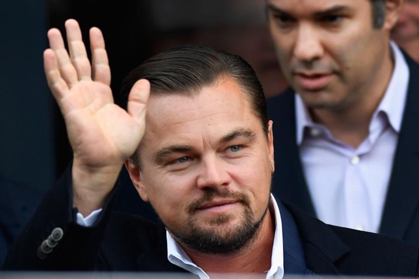 Leonardo DiCaprio, Gerard Butler insieme a un party in spiaggia pieno di star Leonardo DiCaprio