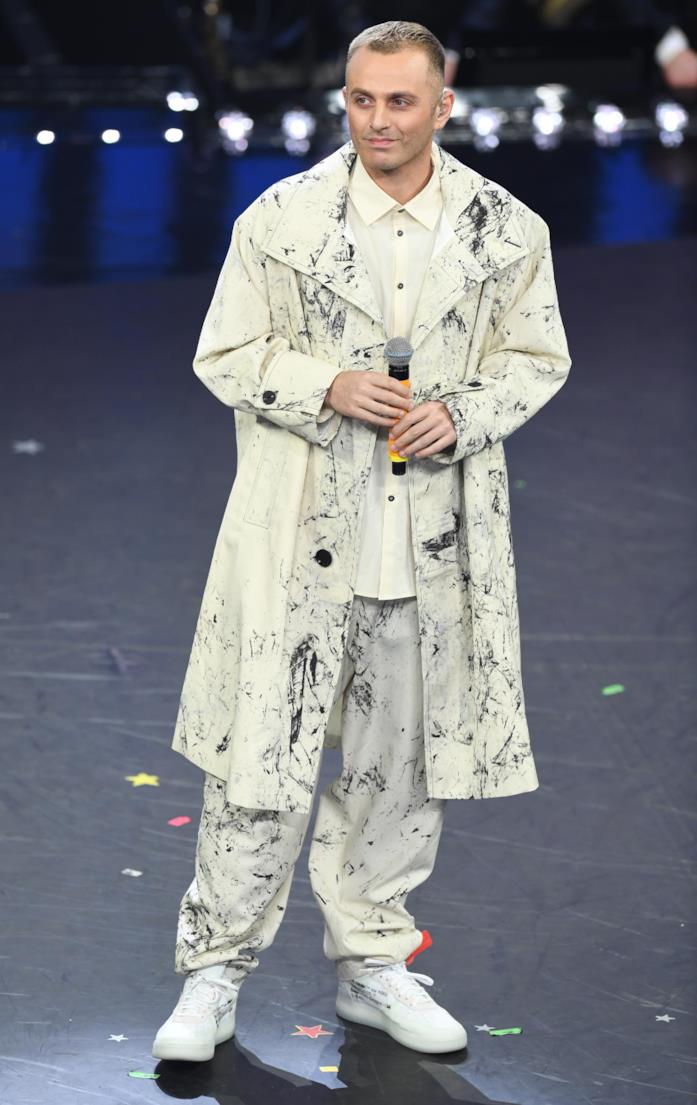 A Sanremo 2019 Ghemon non delude con un look eccentrico A Sanremo 2019 Ghemon non delude con un look eccentrico