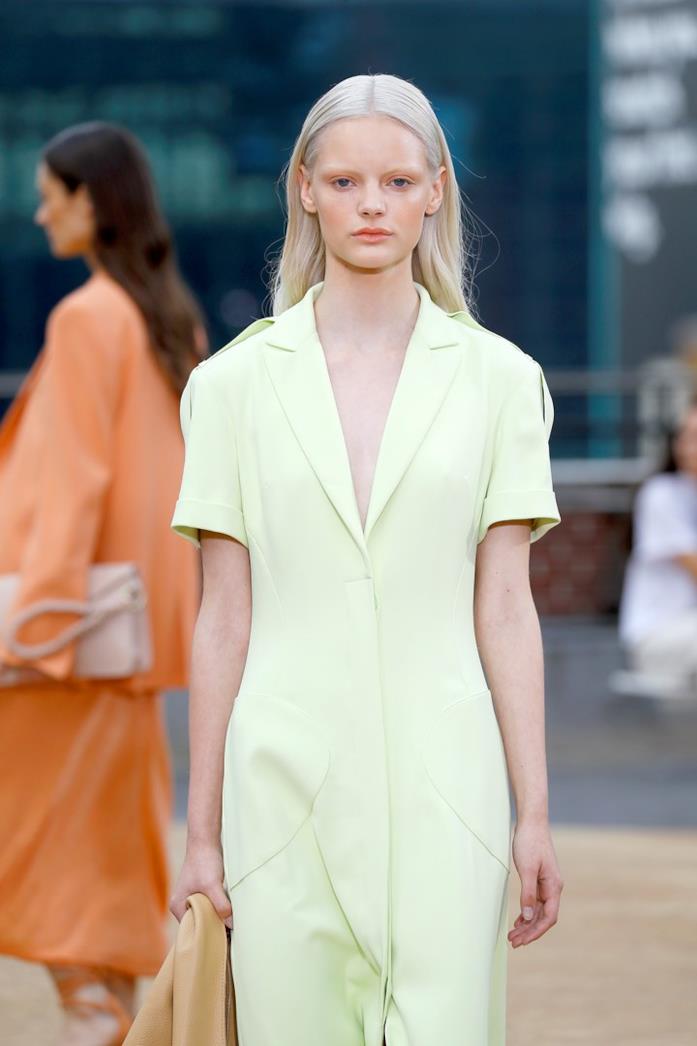Jonathan Simkhai - NYFW Un momento della sfilata di Jonathan Simkhai