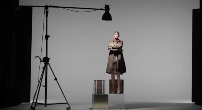 Gigi Hadid Burberry Gigi Hadid in un frame della videocampagna per Burberry