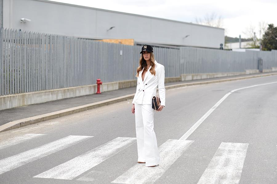 Il bianco, il "non colore" per eccellenza total look dell'estate.