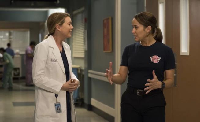 Le prime foto dal set di Station 19, spin-off di Grey's Anatomy Meredith e Andy nella foto del crossover tra Grey's Anatomy e Station 19